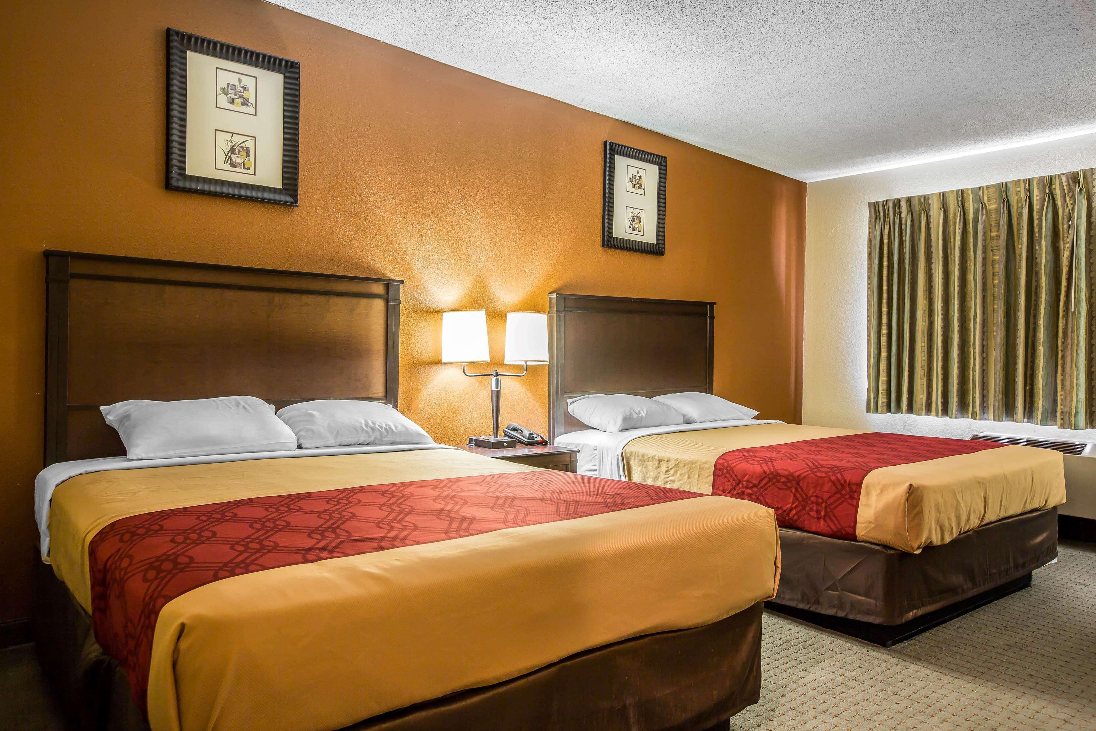 Baymont By Wyndham Ontario Hotel Eksteriør billede