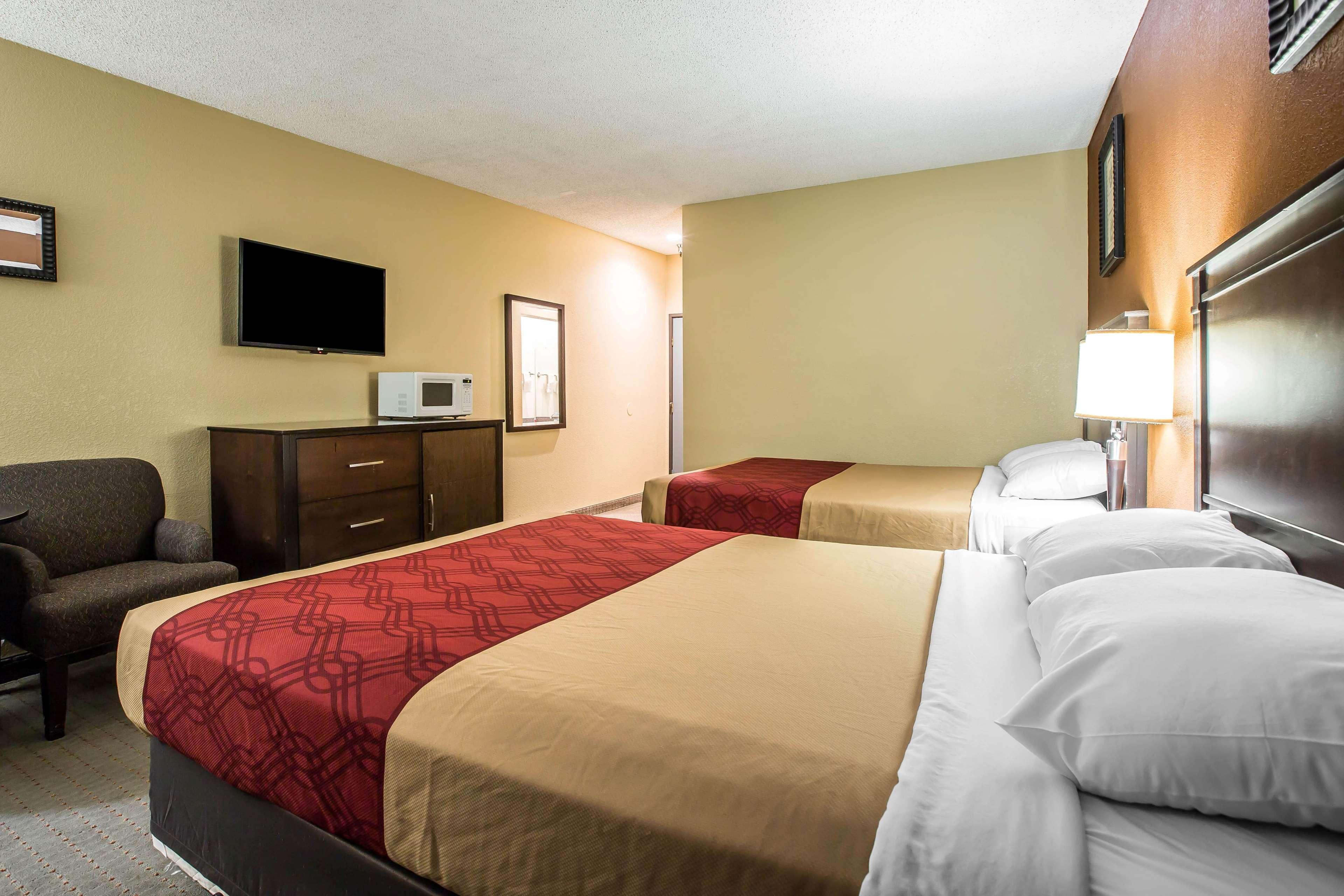 Baymont By Wyndham Ontario Hotel Eksteriør billede