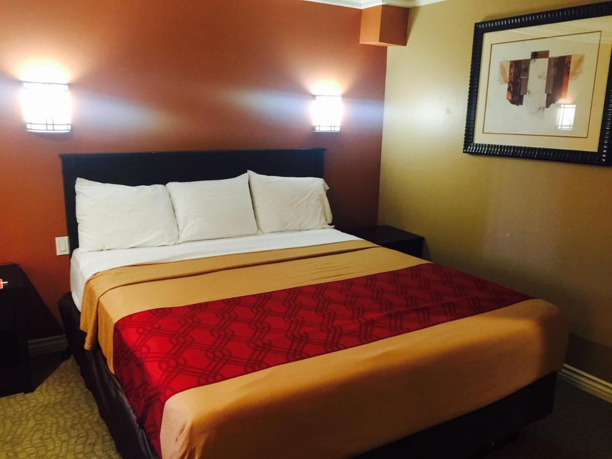 Baymont By Wyndham Ontario Hotel Eksteriør billede