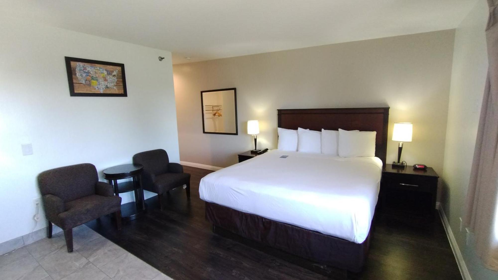 Baymont By Wyndham Ontario Hotel Eksteriør billede