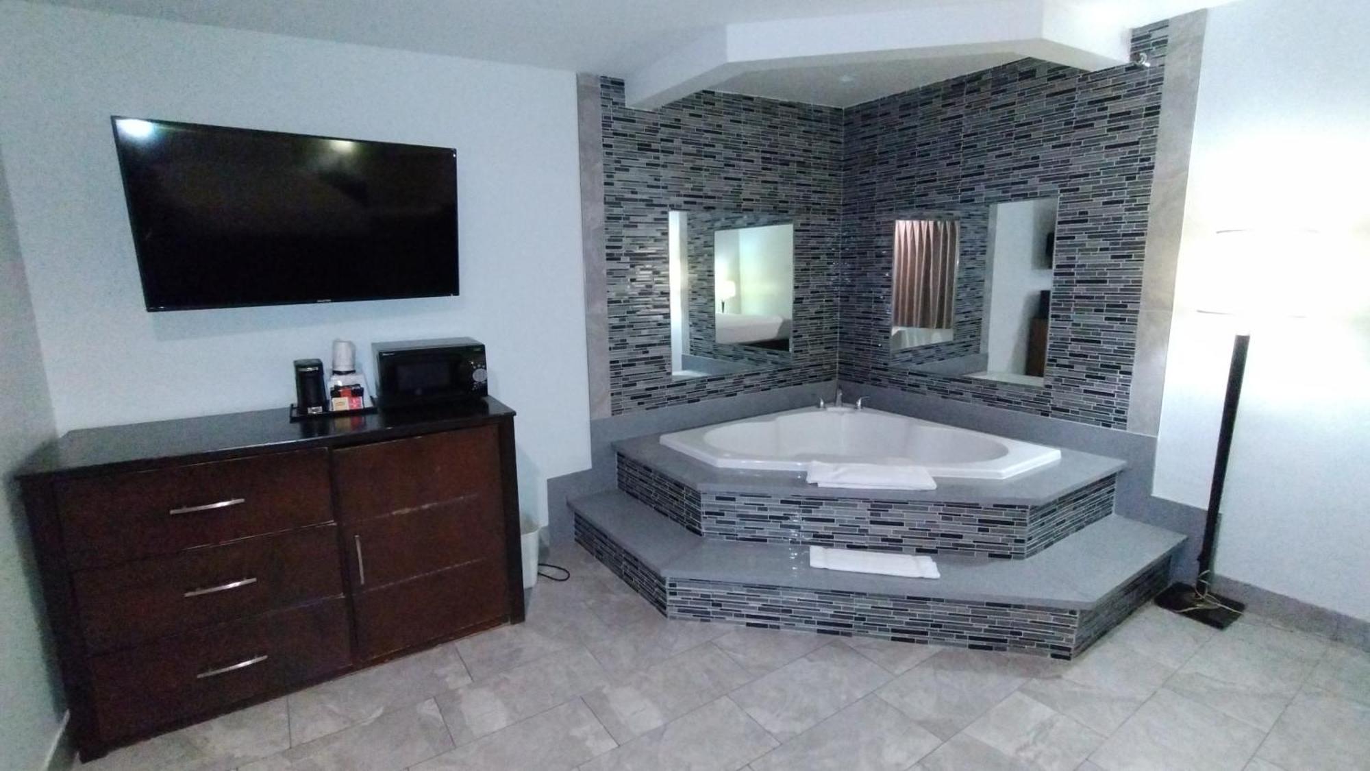 Baymont By Wyndham Ontario Hotel Eksteriør billede