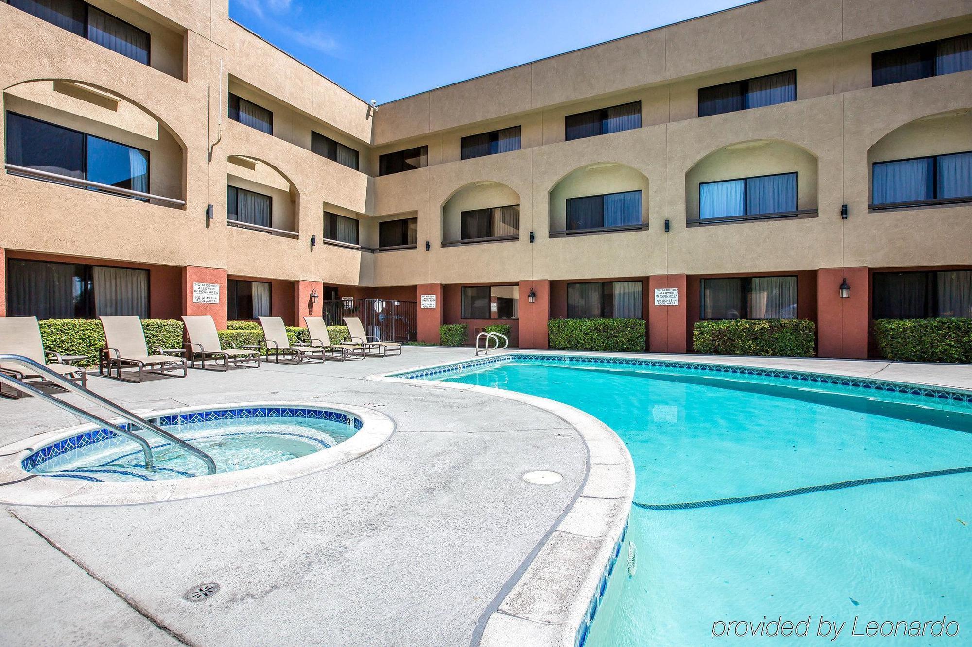 Baymont By Wyndham Ontario Hotel Eksteriør billede