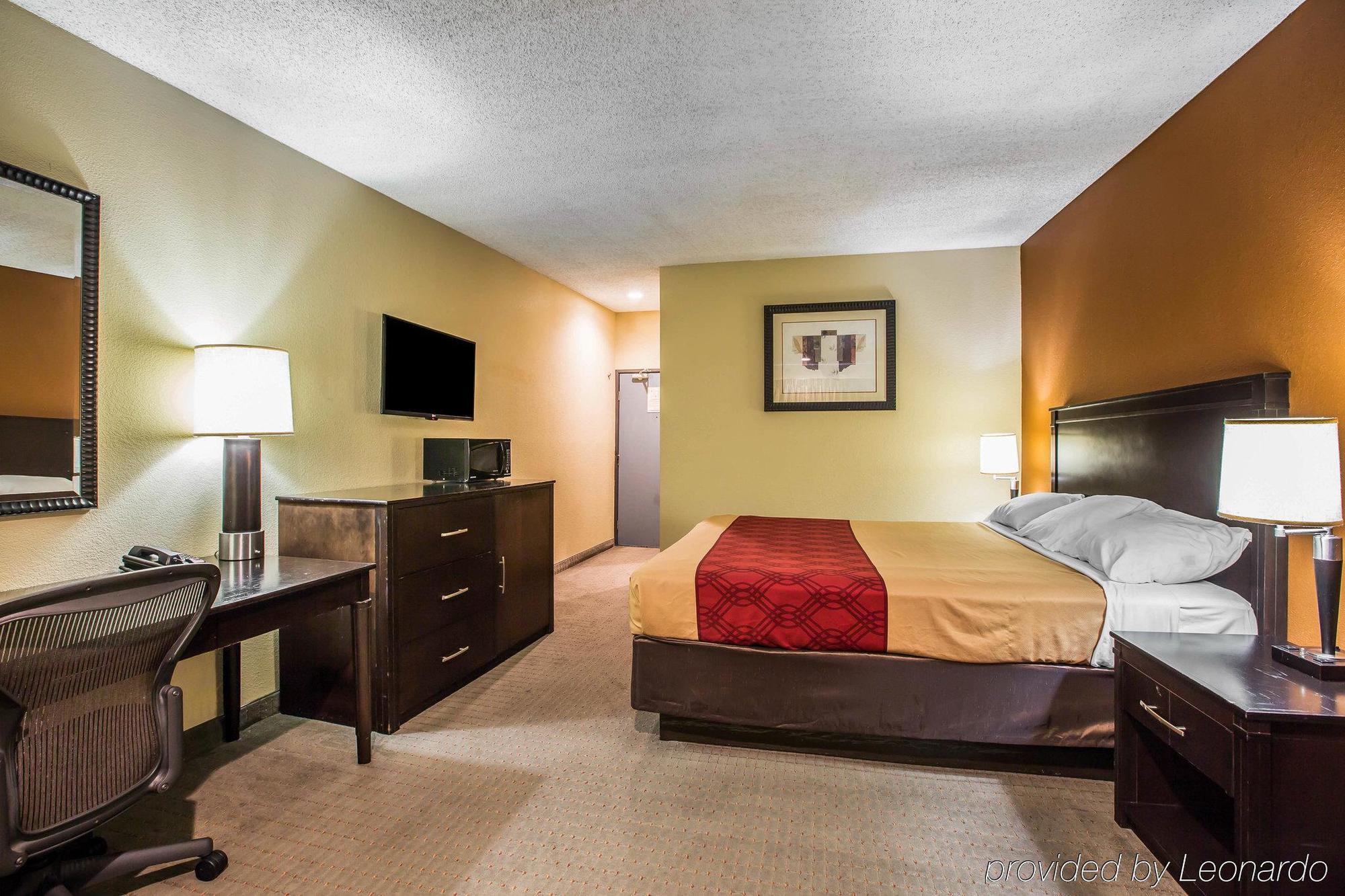 Baymont By Wyndham Ontario Hotel Eksteriør billede